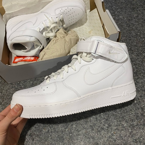 Nike High Air Force 1 - Picture 2 of 3